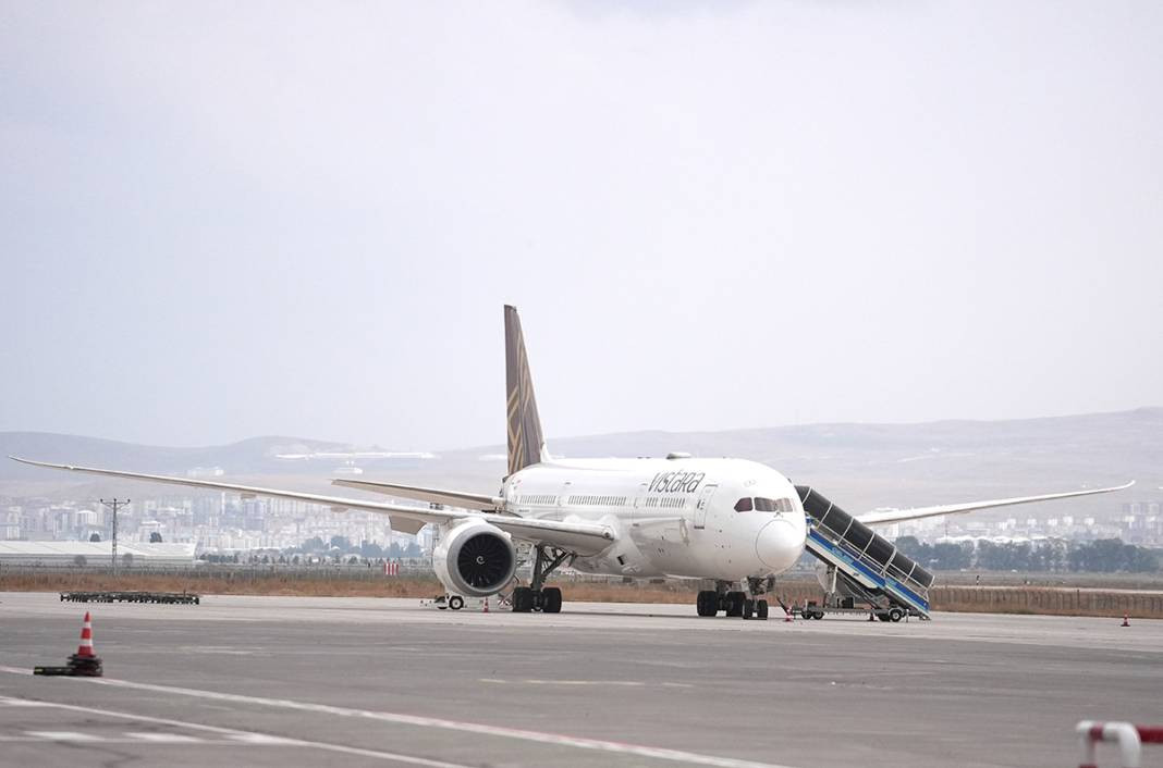 Erzurum’da zorunlu iniş yapan uçak, Hindistan’a döndü - Resim: 1